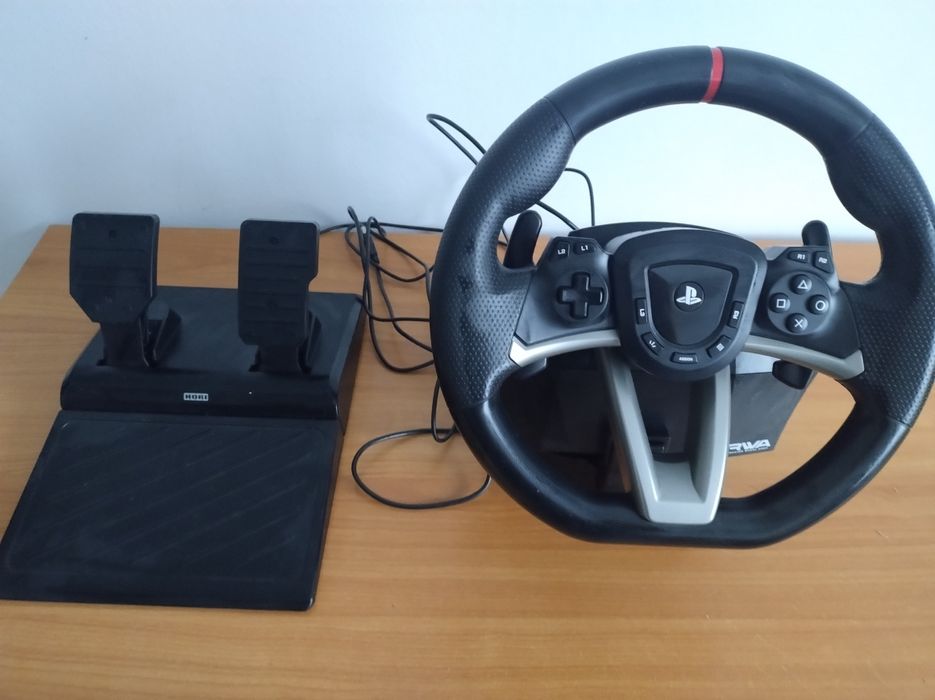 Vând PlayStation 4