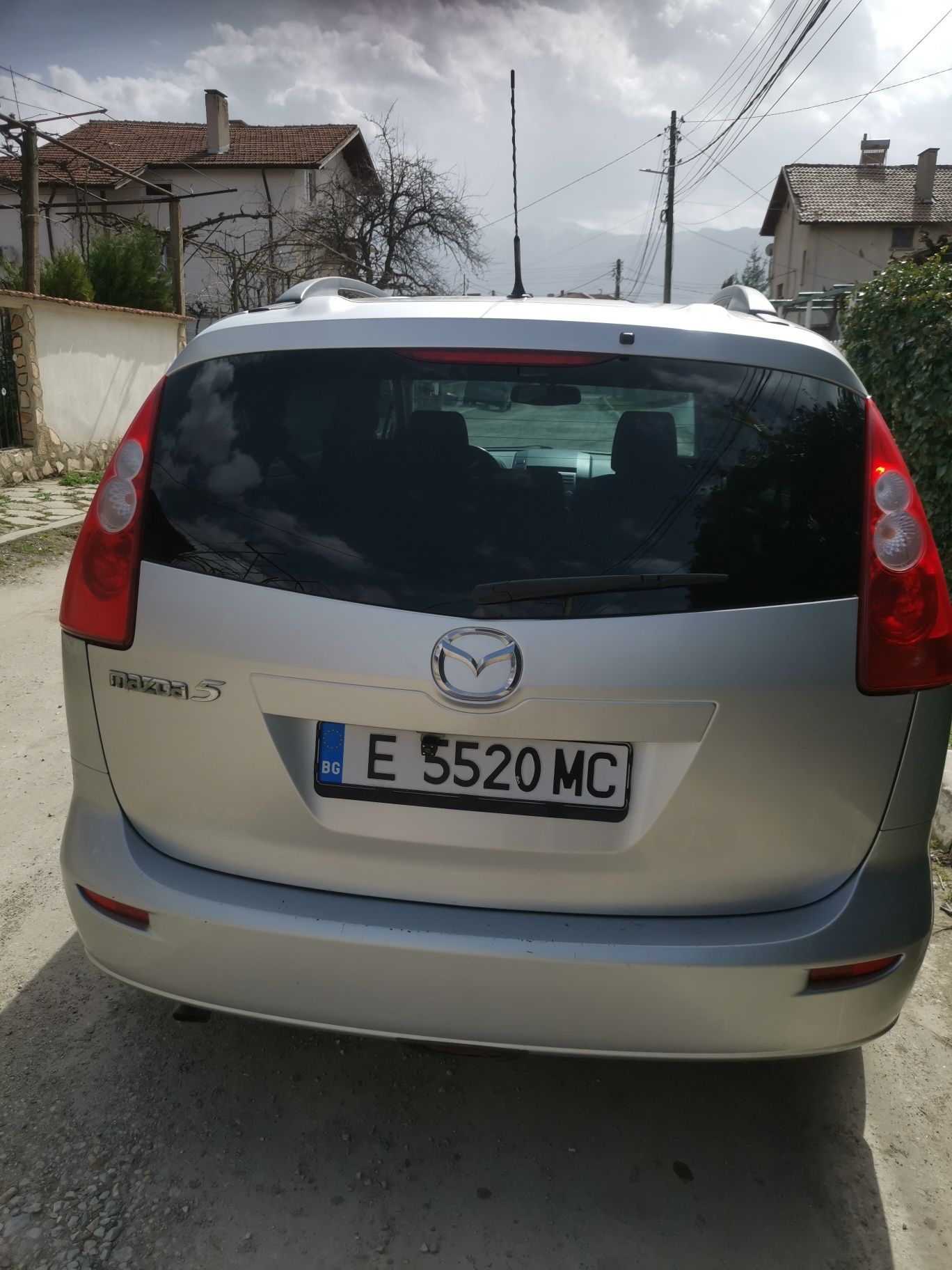 Мазда 5 1800куб. Газ, бензин 2005год.