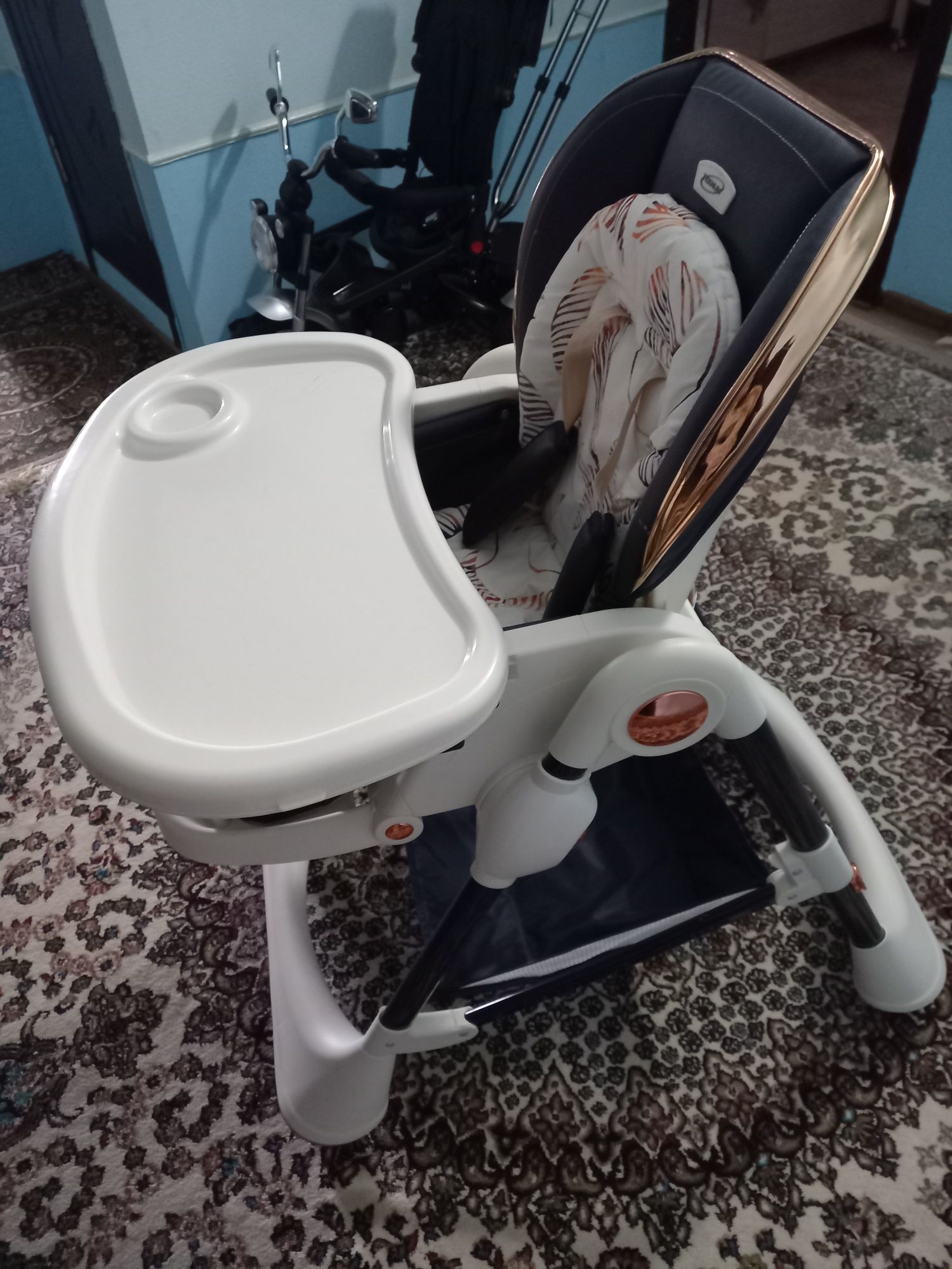 Продаю детский стул для кормления детей