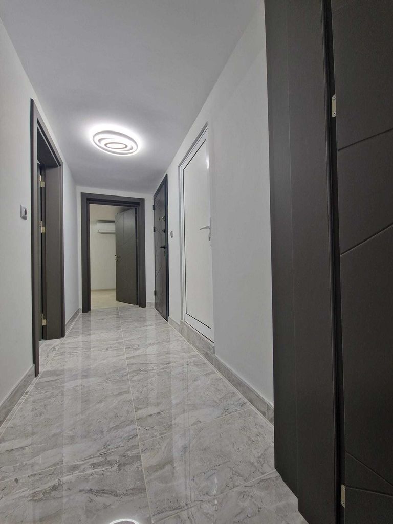 Дава се под наем Тристаен апартамент в Варна, Образцов дом - 80 кв.м за 453.9 € - Снимка #19