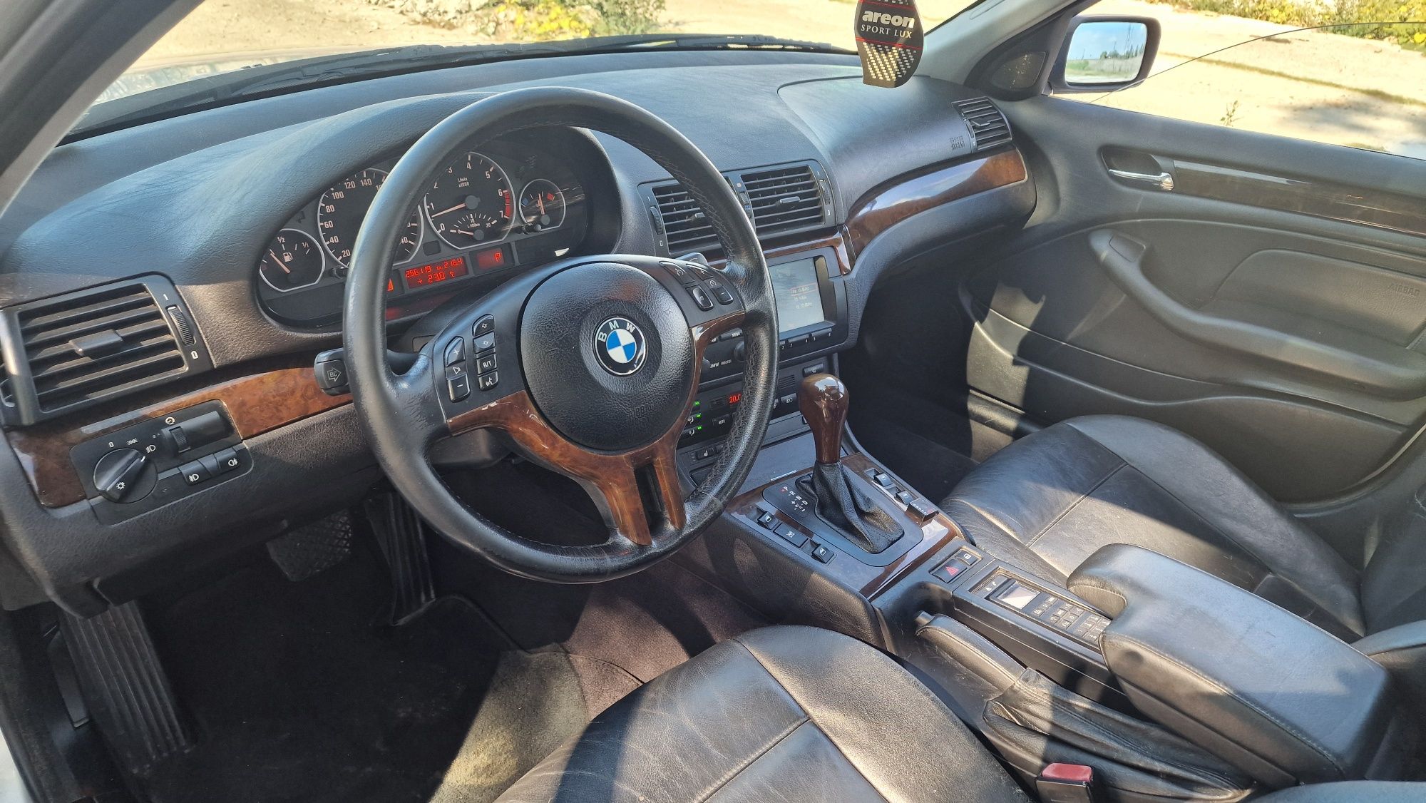 Продавам или заменям БМВ Е 46 330XI