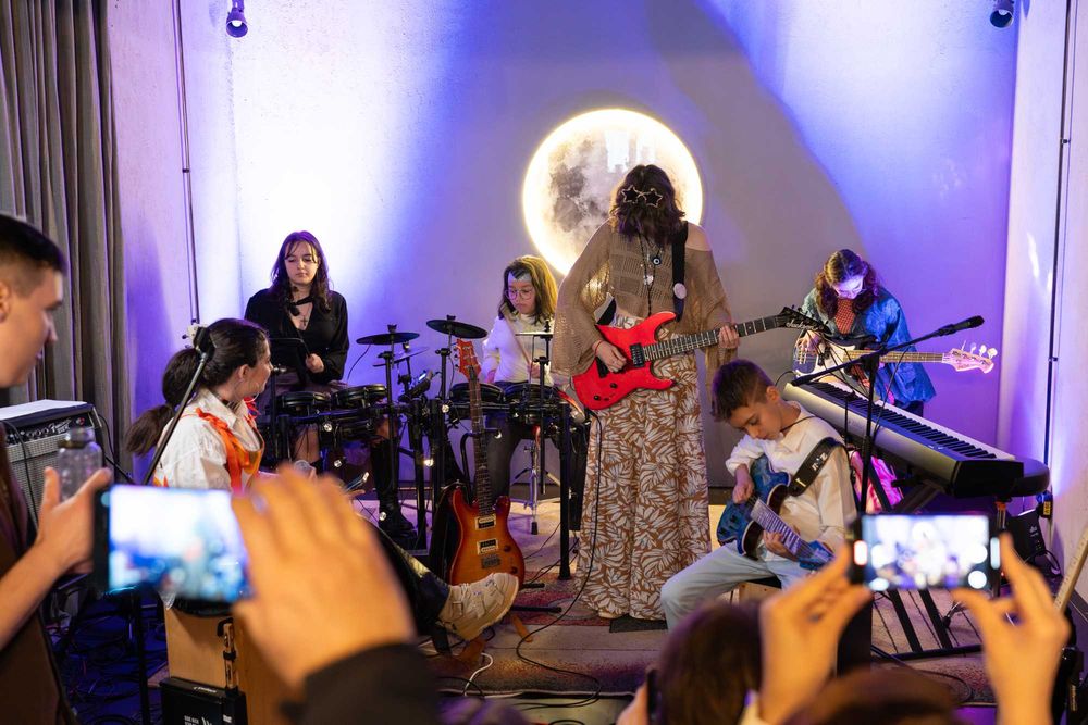 Lecții de chitară (acustică/electrică/bas) - Progresează rapid!