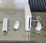 Pachet 1 - Consolă Nintendo Wii + Accesorii