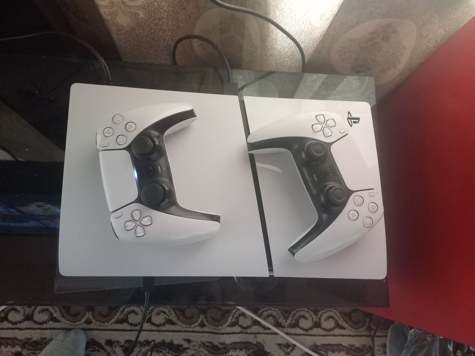 PS5 slim holati ideal tiniq 2 original djoystik o'yinlari yozigan bor.