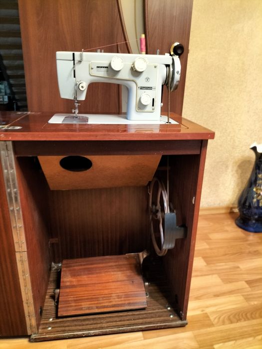 Машинка швейная ножная
