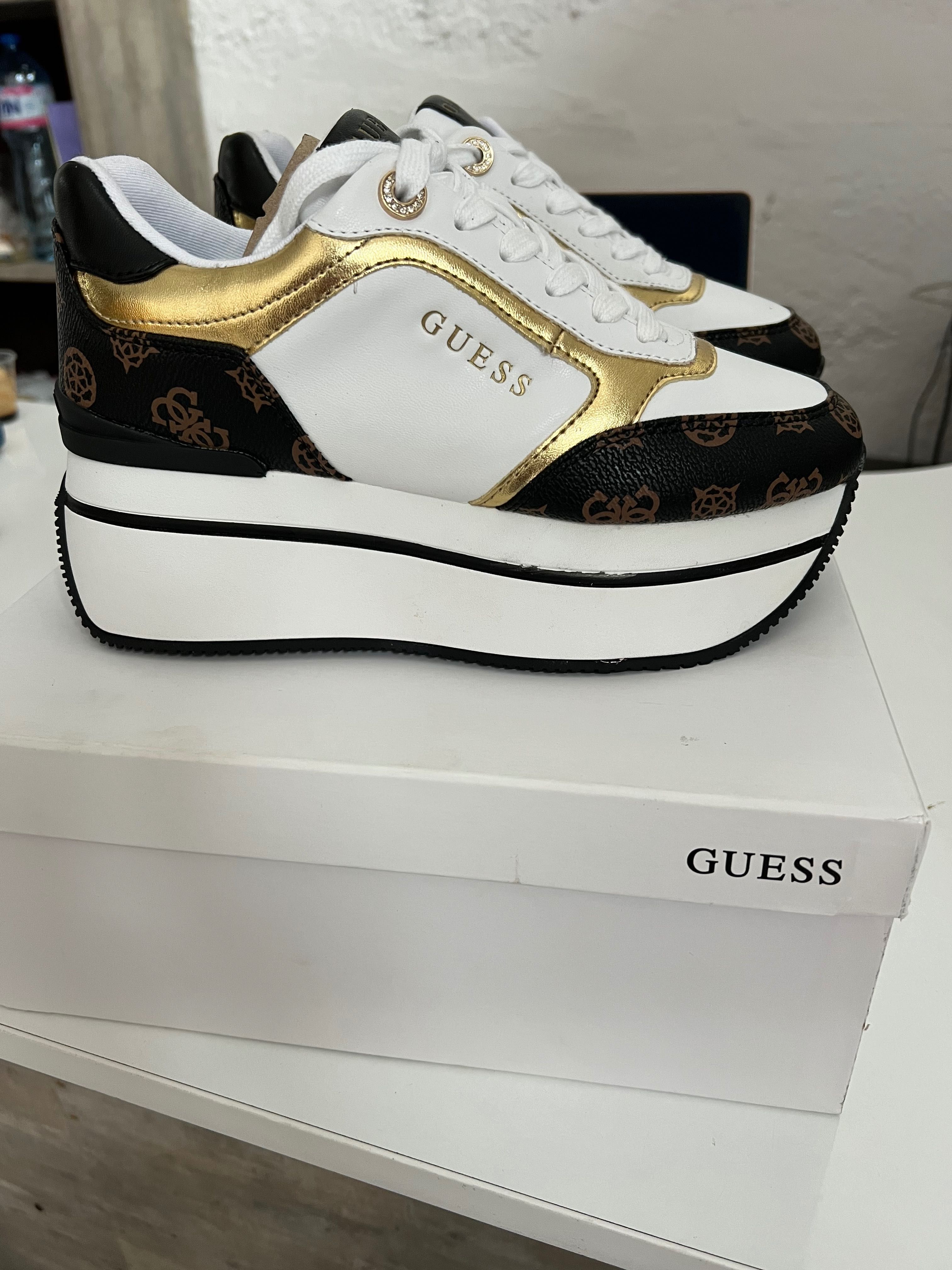 Обувки , Guess, 37 и 38 номер