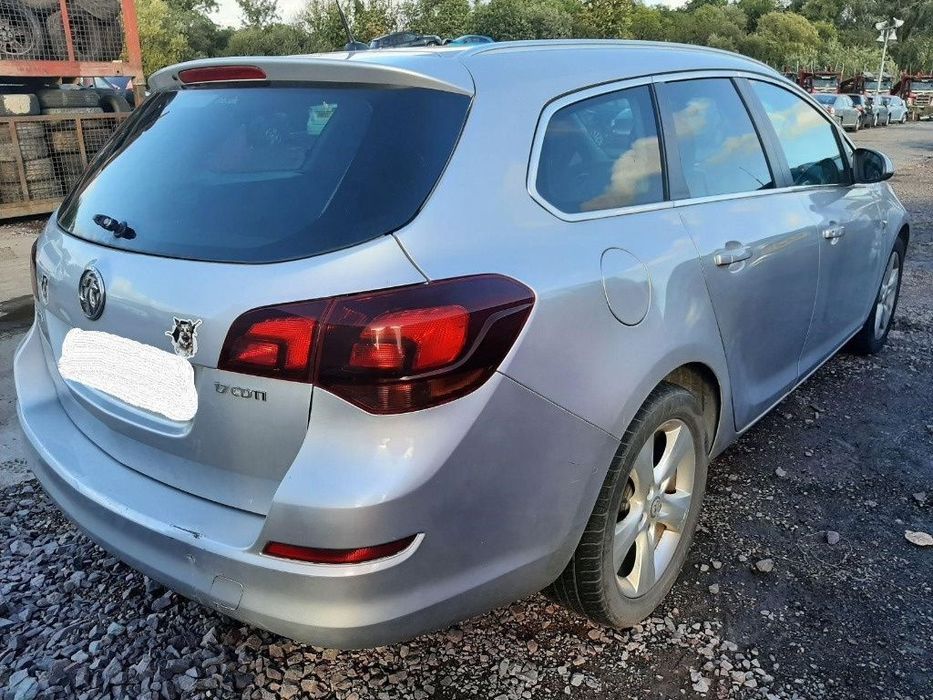 Rampa injectoare Opel Astra J 2011 BREAK 1.7 DTI A17DTR