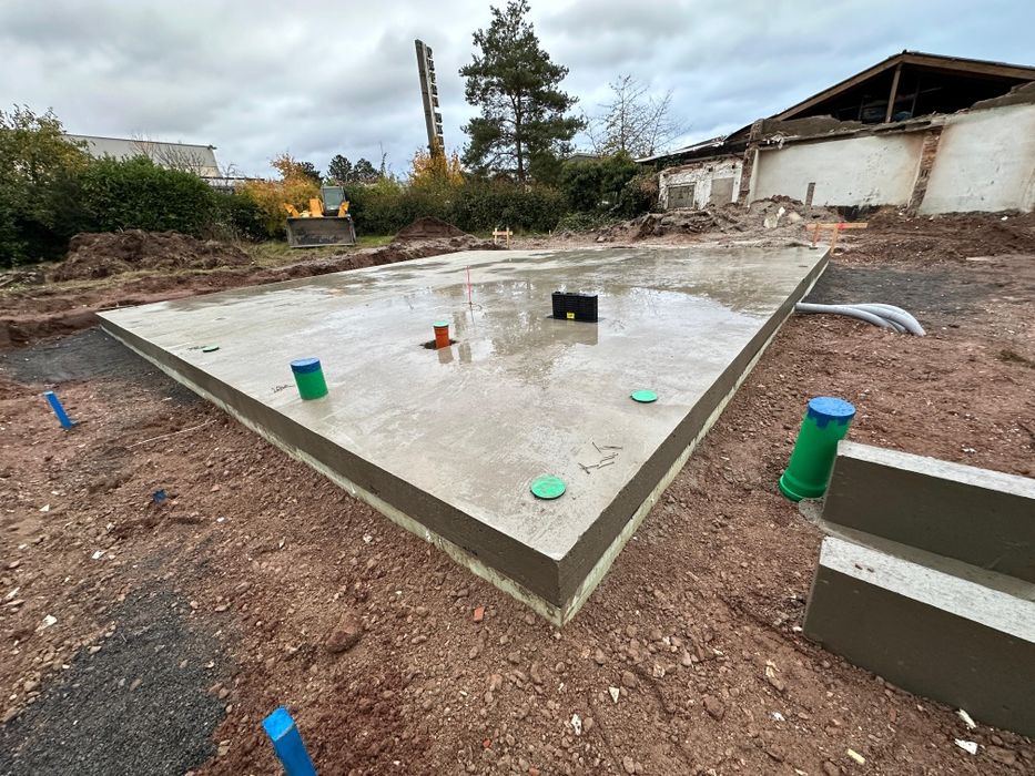 Excavatii fundamente ,și săpături canalizare , betonări , zidării oric