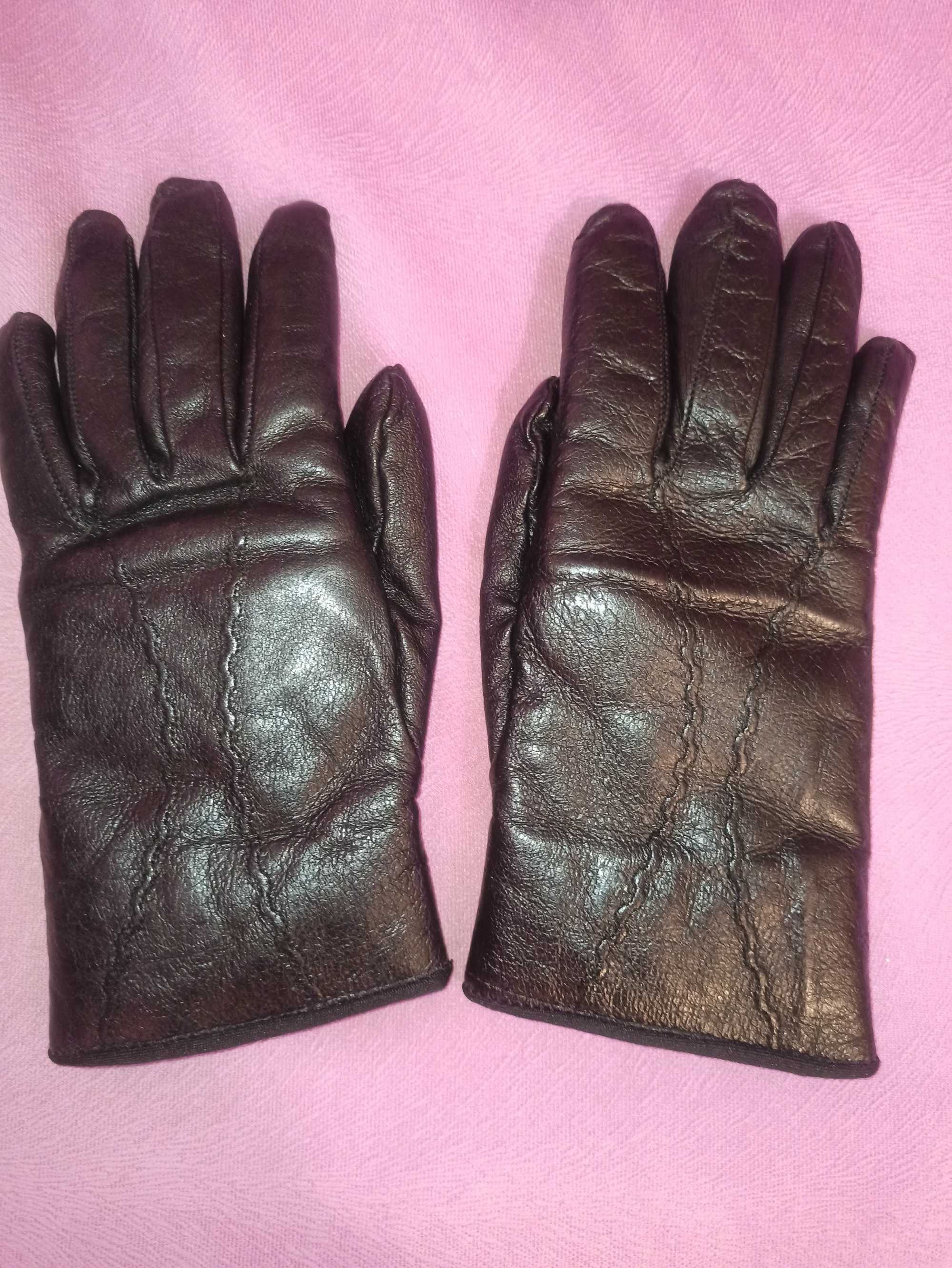 Продавам нови дамски черни зимни ежедневни ръкавици