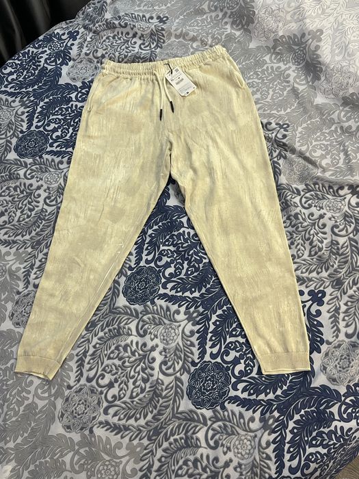 Pantaloni Zara cu model