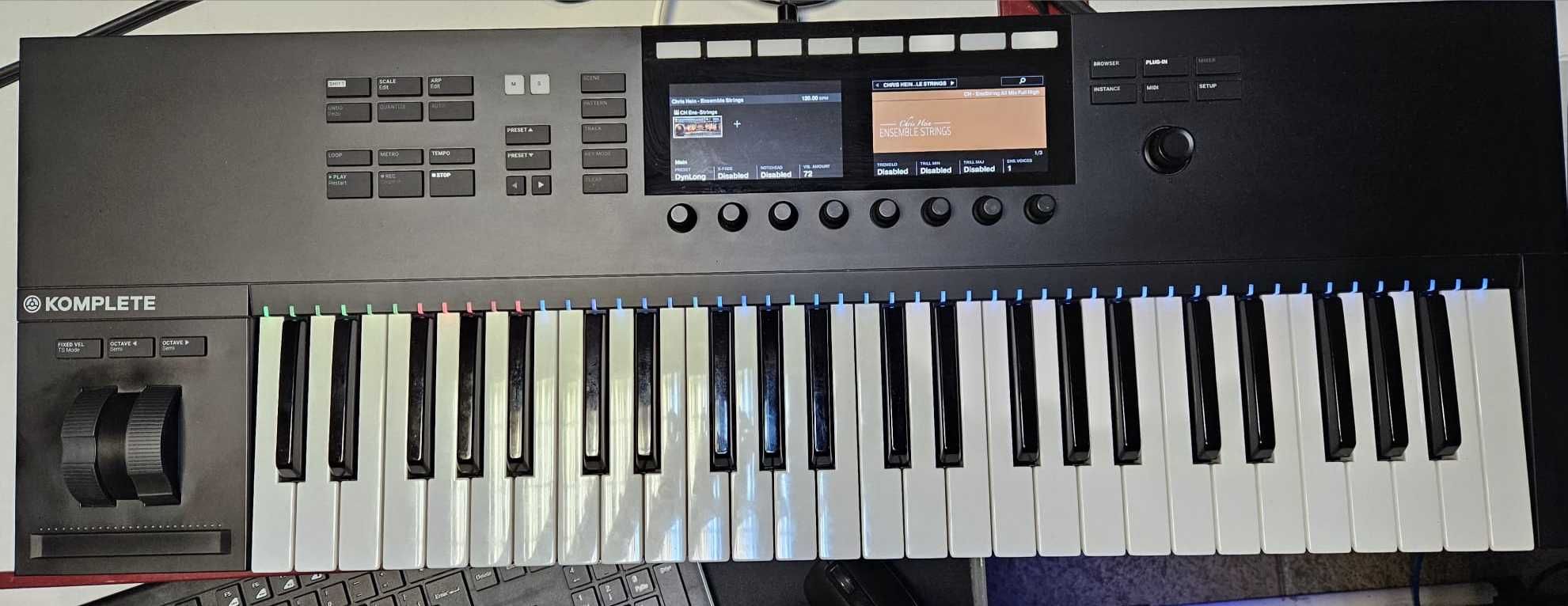 KOMPLETE 49 Master keyboard