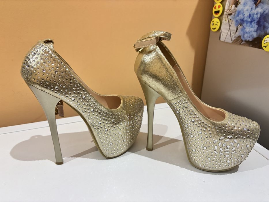 Официални обувки на висок ток - цена 50лв