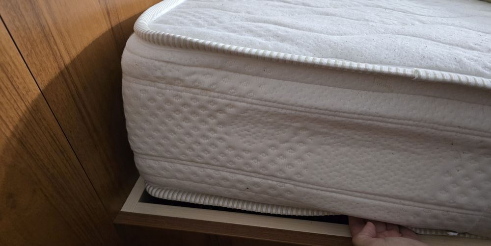 Двуетажно легло с матраци