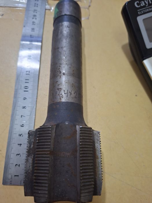 Метчик м 80  шаг 3  левый