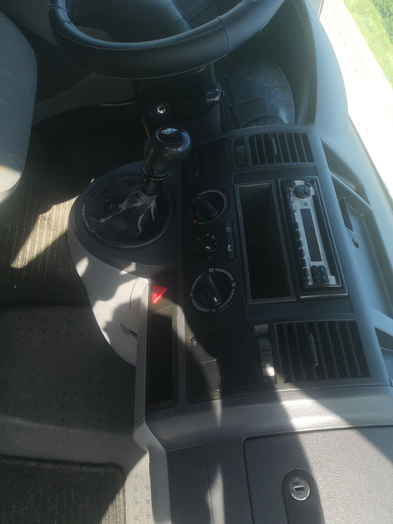 Volkswagen Transporter 5 locuri varianta lunga