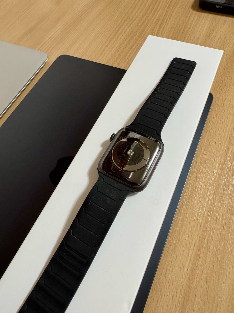 Продам Apple Watch Series 5 44mm