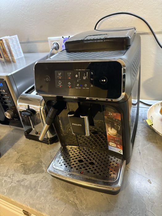 expresor Philips model Saeco si robot aspirator