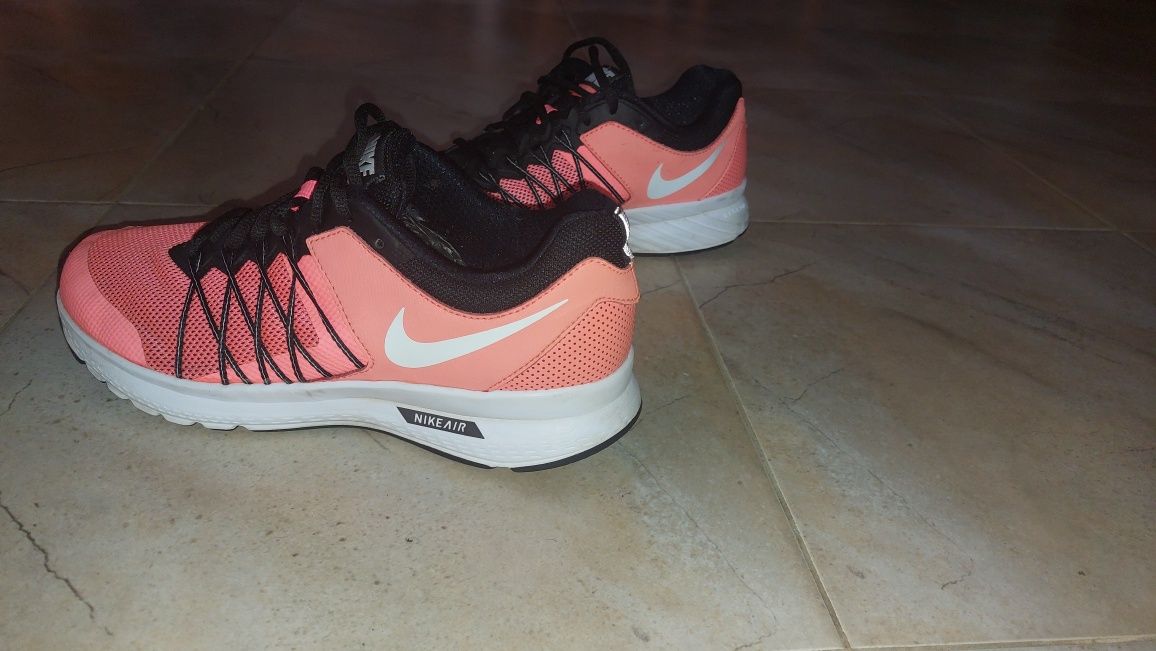 Маратонки Найк Nike 38.5