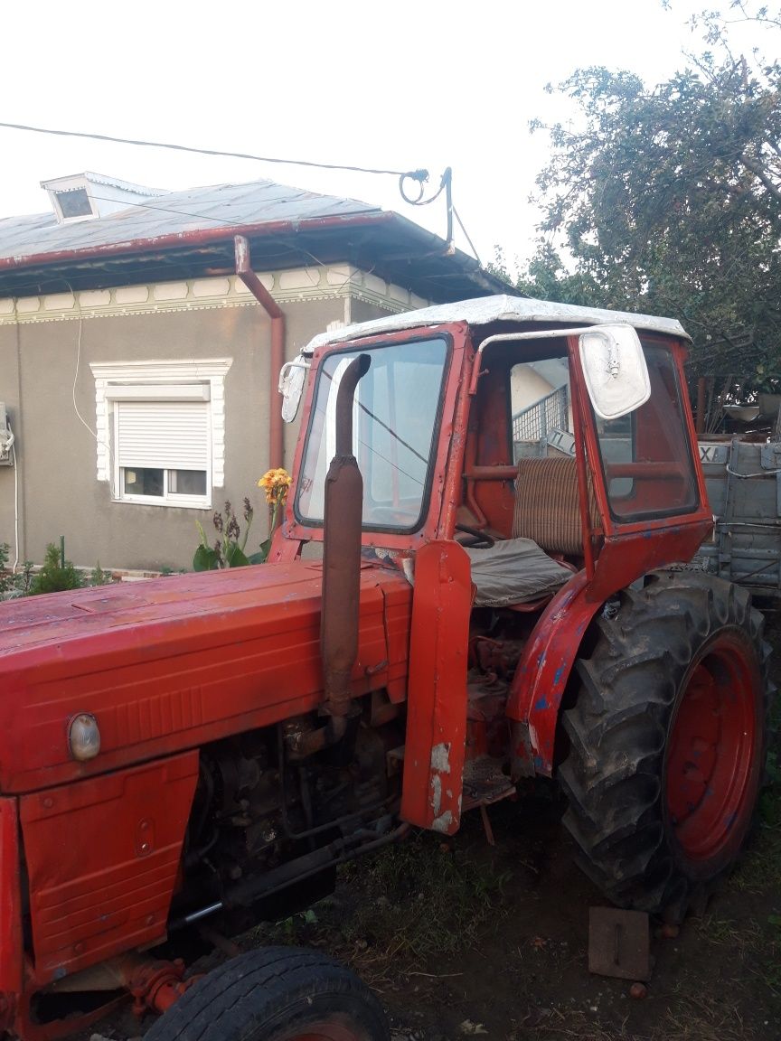 Vand tractoras cu remorcuta Fiat 445