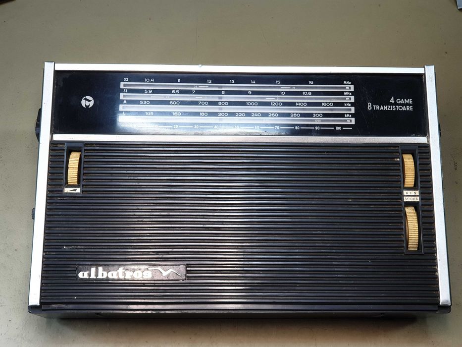 Aparat de radio Albatros - radio AM + baterii Philips