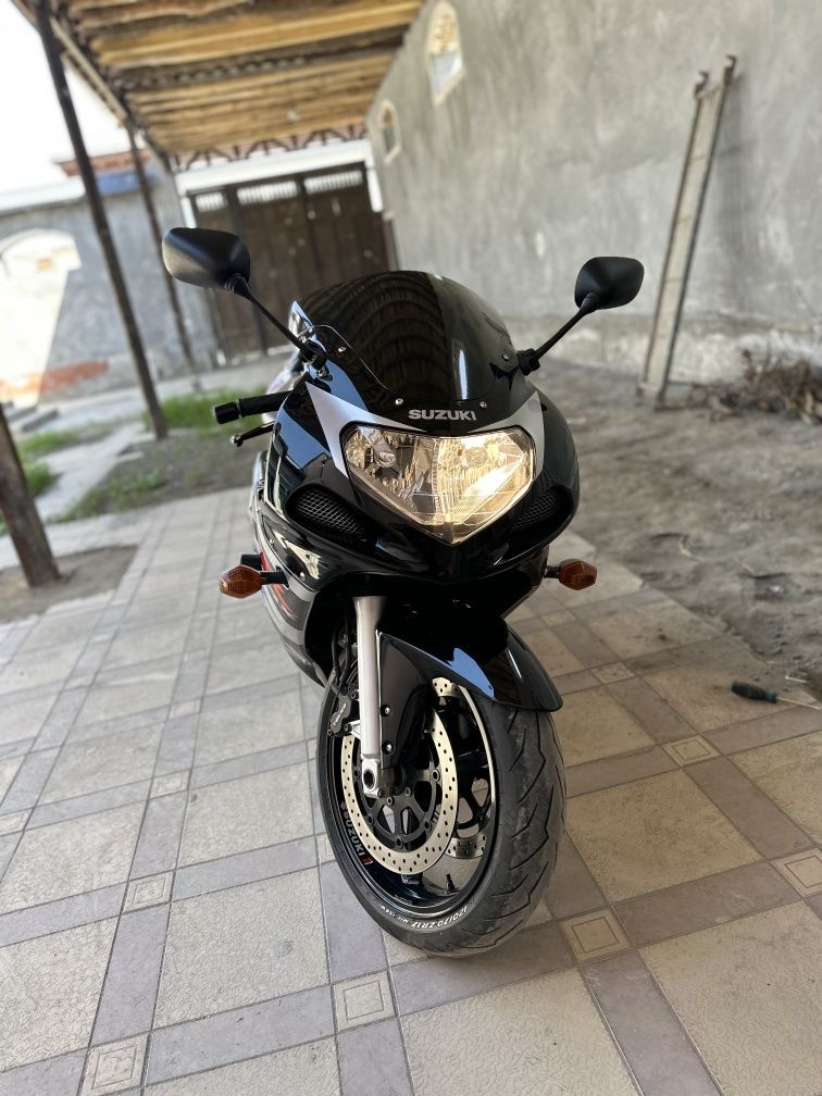 Diyorbek SUZUKI GSR 600