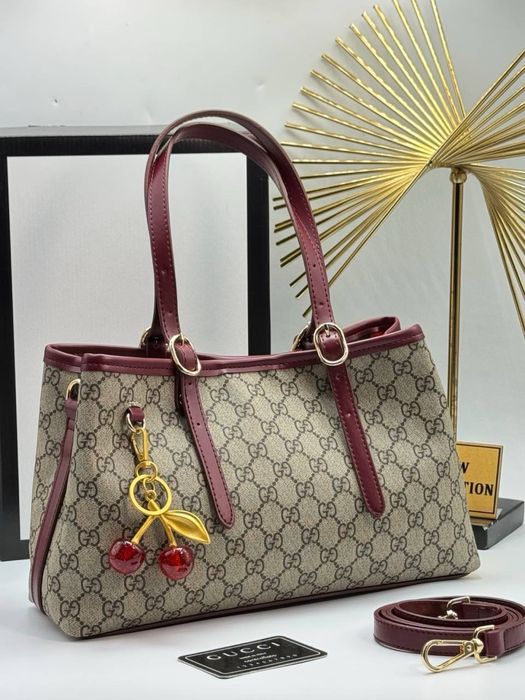 Geanta Gucci noua !!! Dimensiuni 33/21 !!!