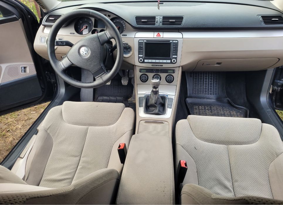 Vând Volkswagen Passat B6