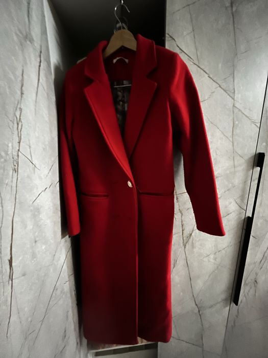 Продам красное пальто  размер 40-42