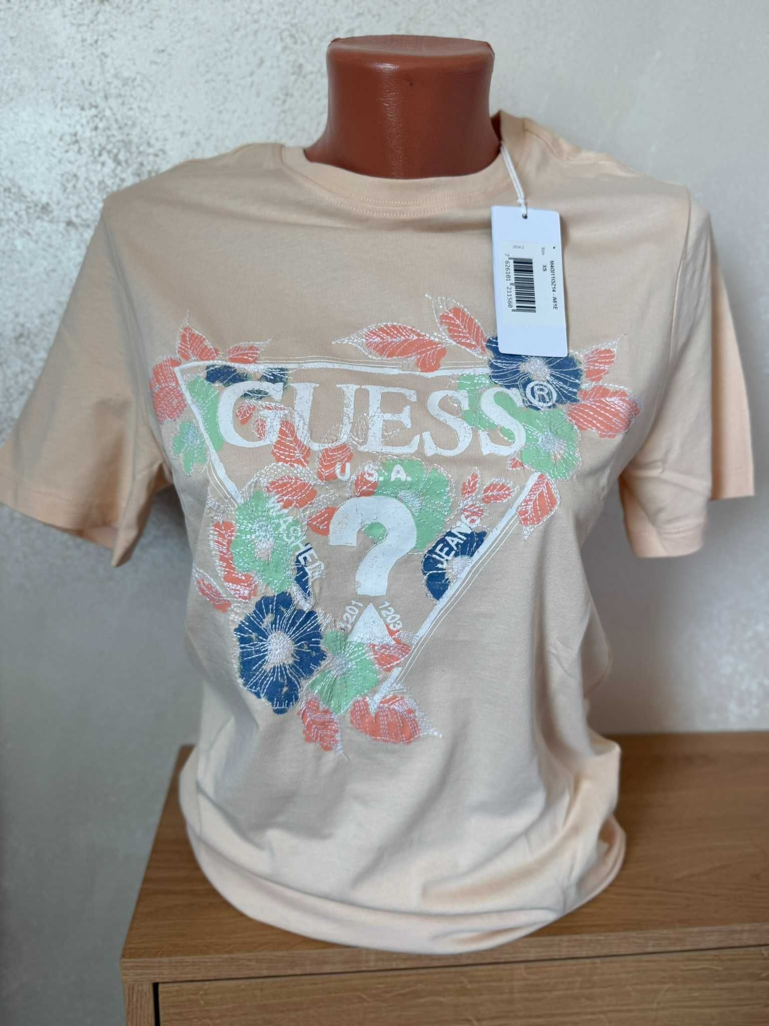 Нови оригинални топове Guess