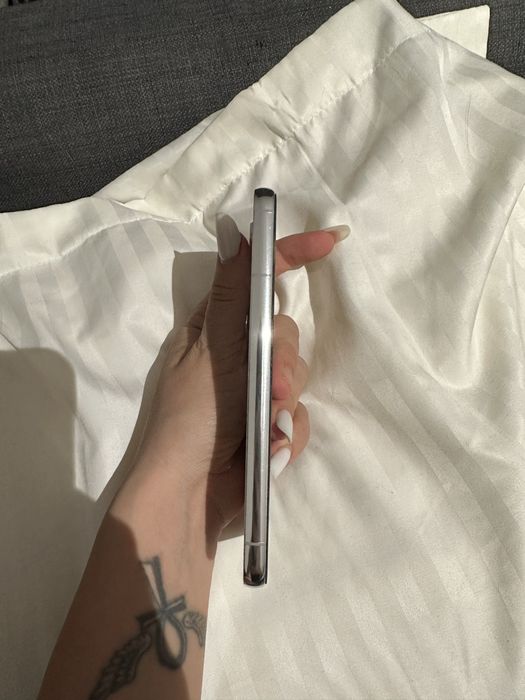 Samsung Galaxy S22 5G – ca nou, fără zgârieturi