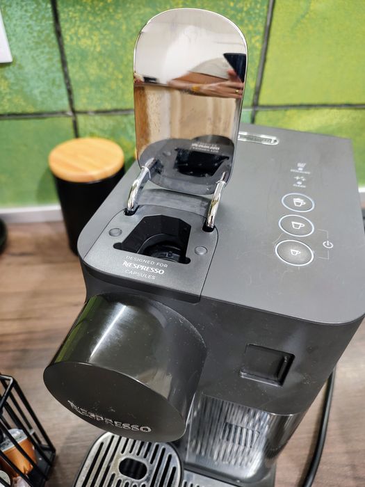 Espressor capsule Nespresso DeLonghi Latissima