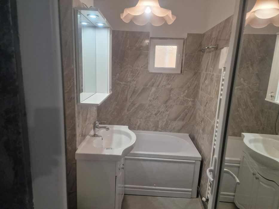 Închiriez  apartament