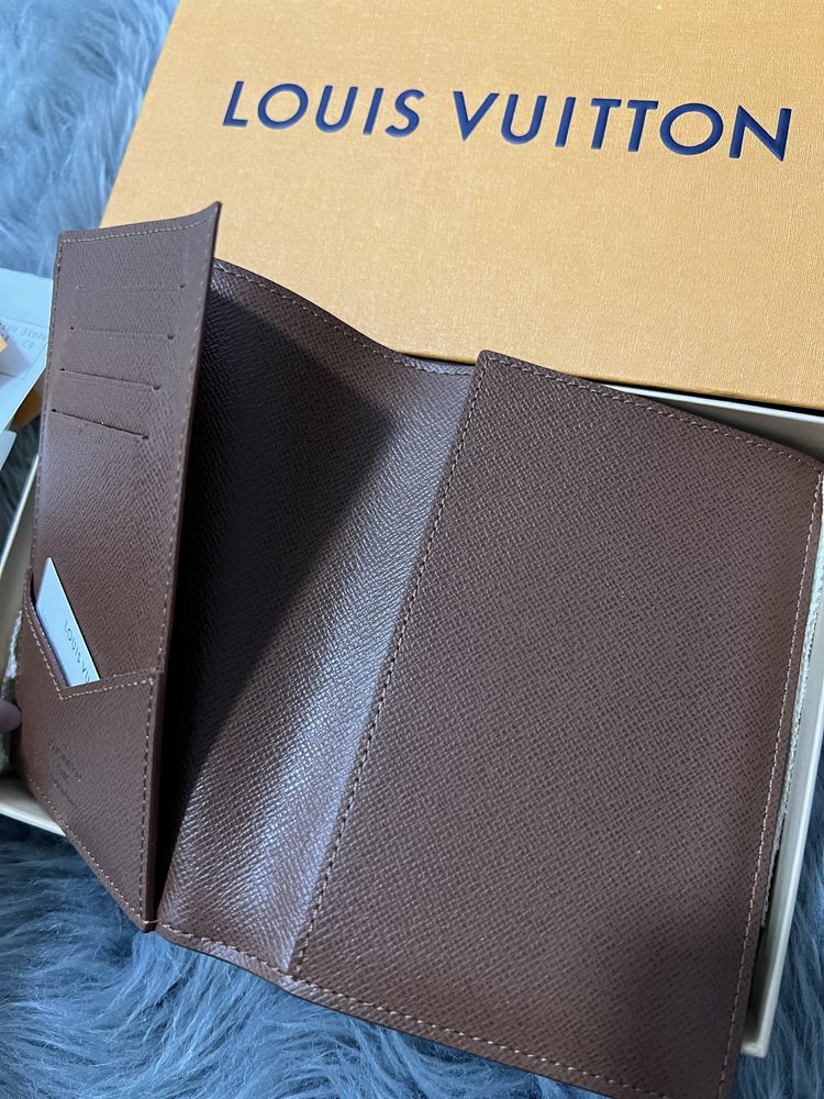 Портфейл за паспорт Louis Vuitton