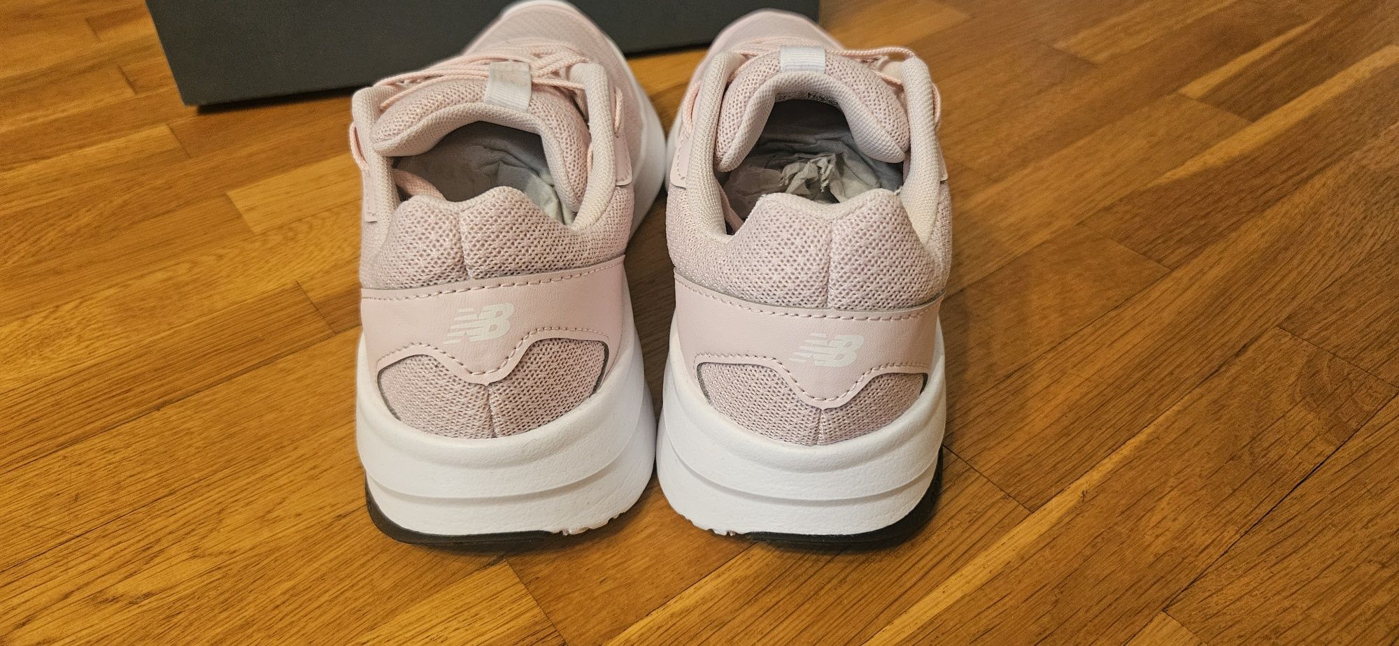 New balance, Номер 37.5