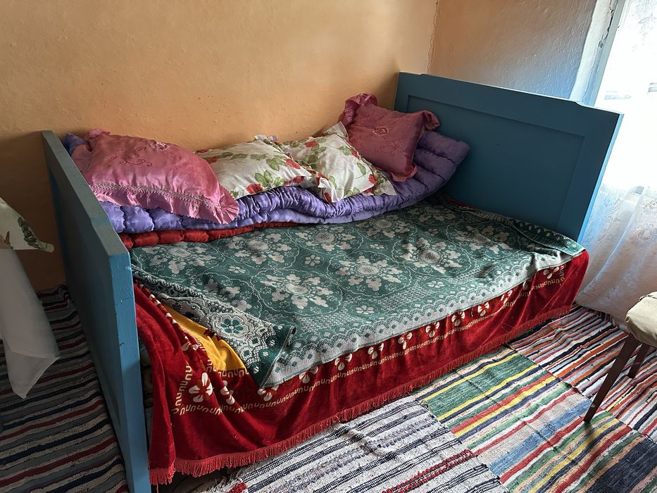 Pat cu saltea de paie