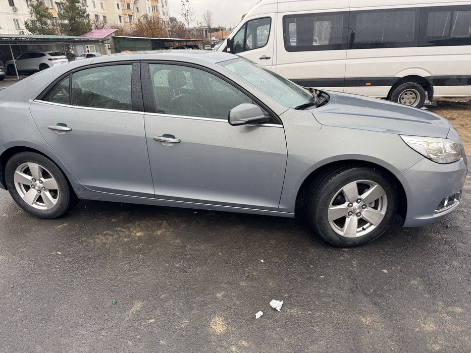 Chevrolet malibu 1 sotiladi
