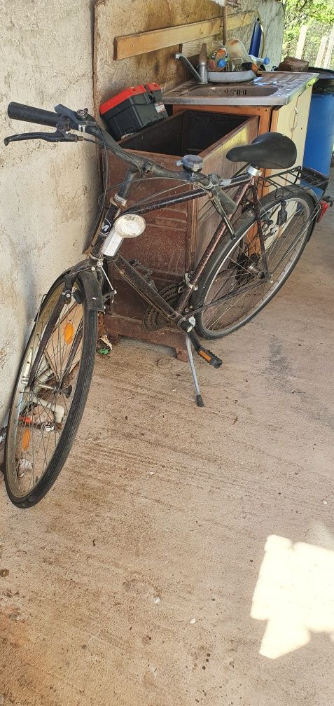 Велосипед напълно изрязен и комплектен