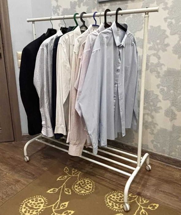 Продам напольную вешалку IKEA на колесиках.