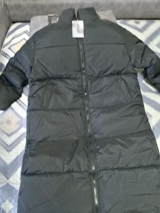 Продам куртки новые
