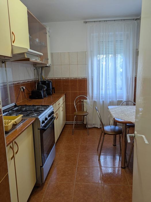 De vânzare Apartament cu 3 camere - zona 7 Noiembrie