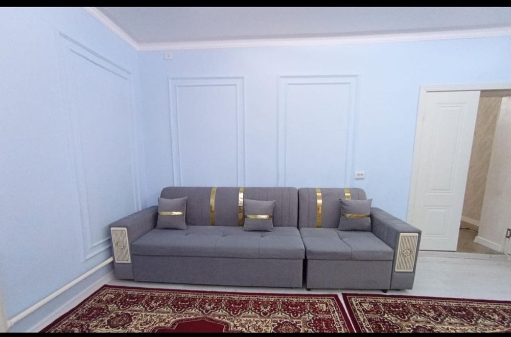 Диван уютный мягкий