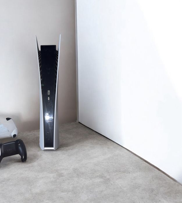 PlayStation 5 + 2 DualSense Controllers – Excellent Condition