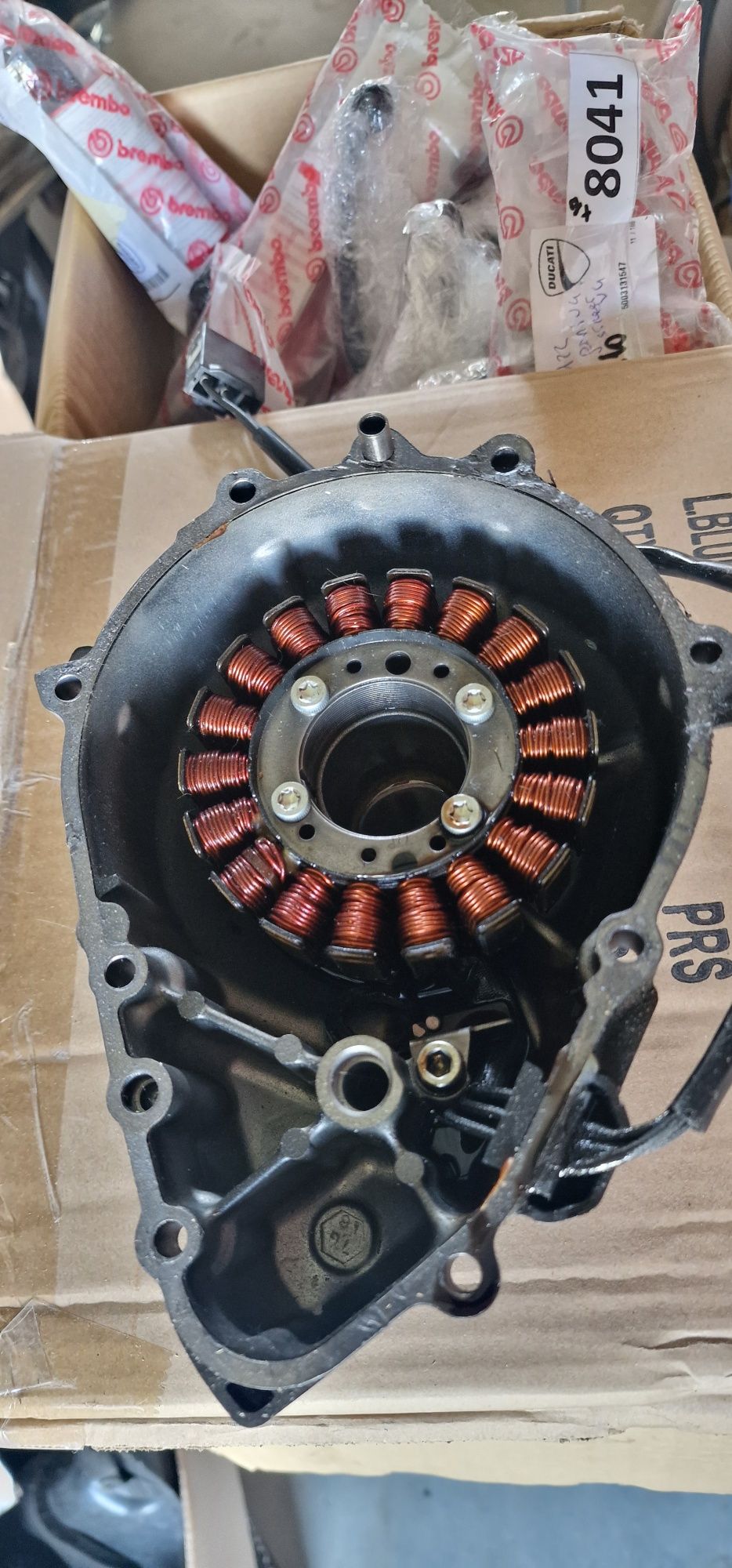 Cadru cu acte , motor + piese Kawasaki Z750 anii 2007 2012 stator