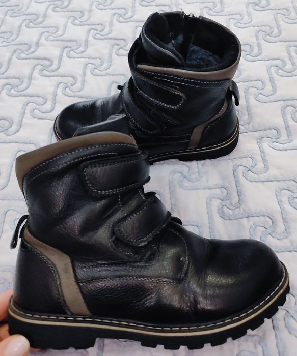 Продаются ботинки на мальчика. Натуральная кожа. Состояние идеальное.
