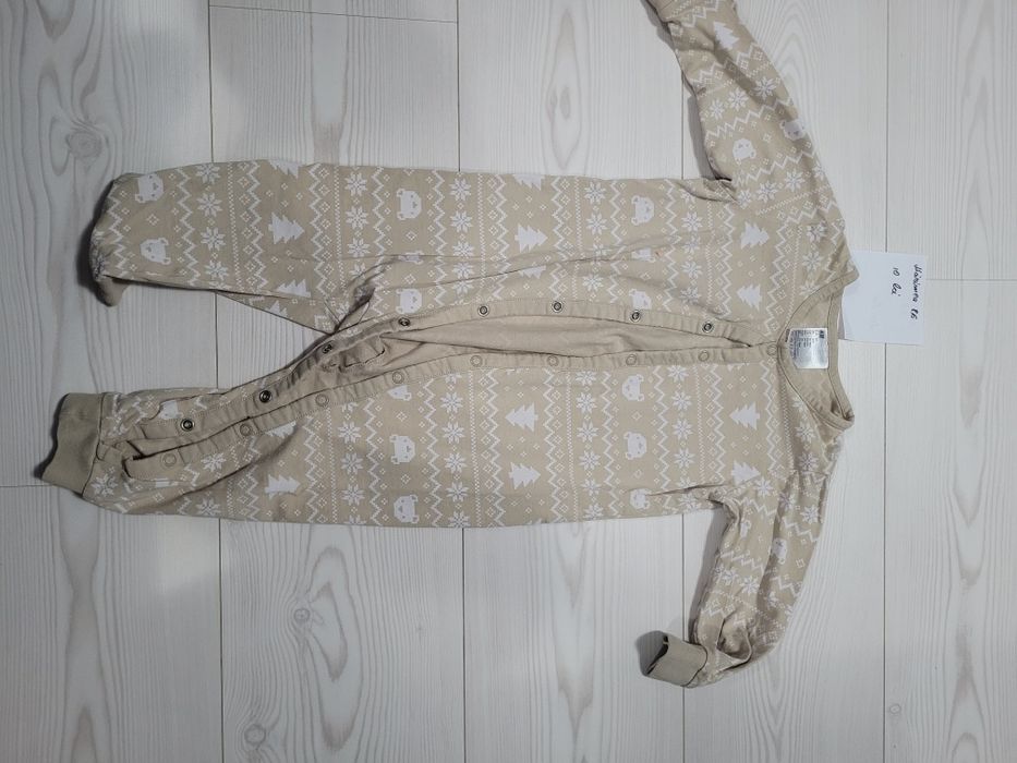 Vand haine mărimea 86,preț pe bucata
Nu asigur transport