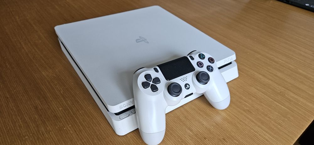 Play Station 4 - 500GB