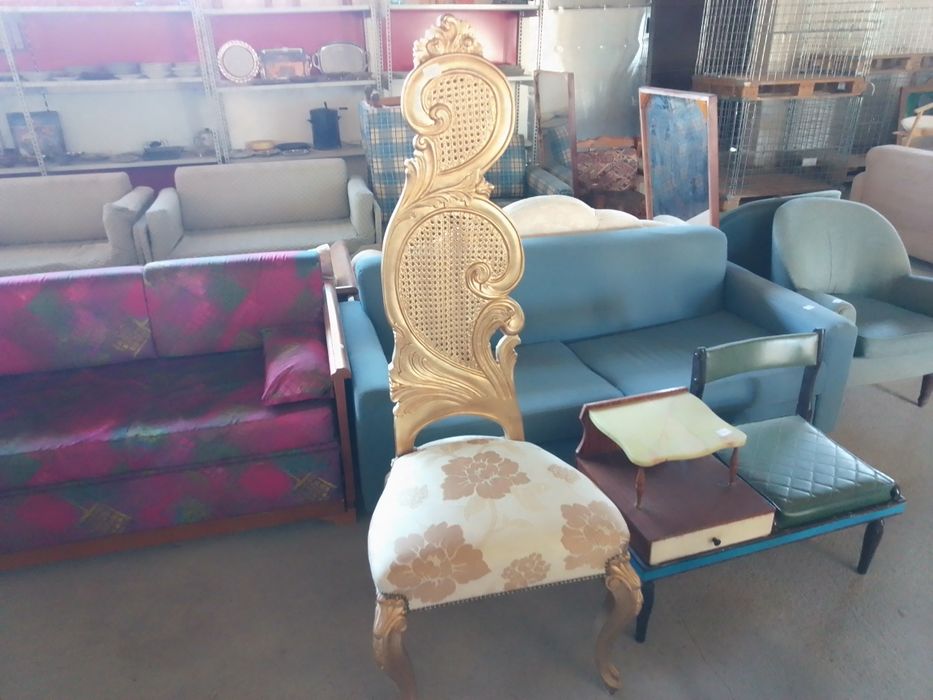 Младоженски столове