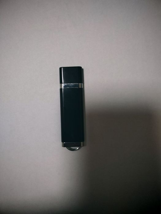 Продаётся флешка на 32 G новая