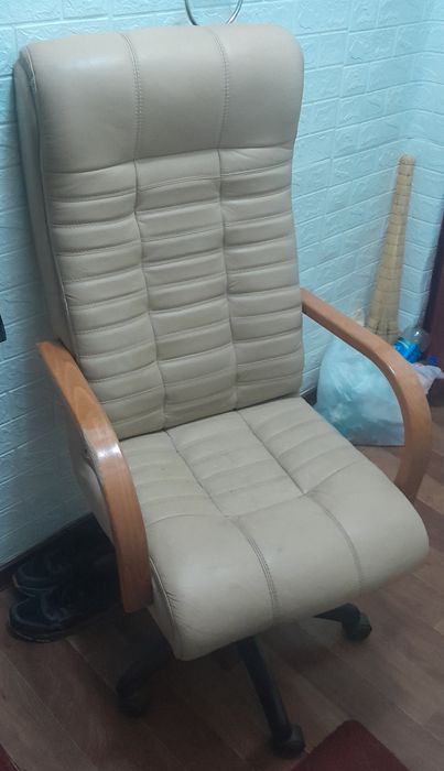 Кресло бежевое доставка