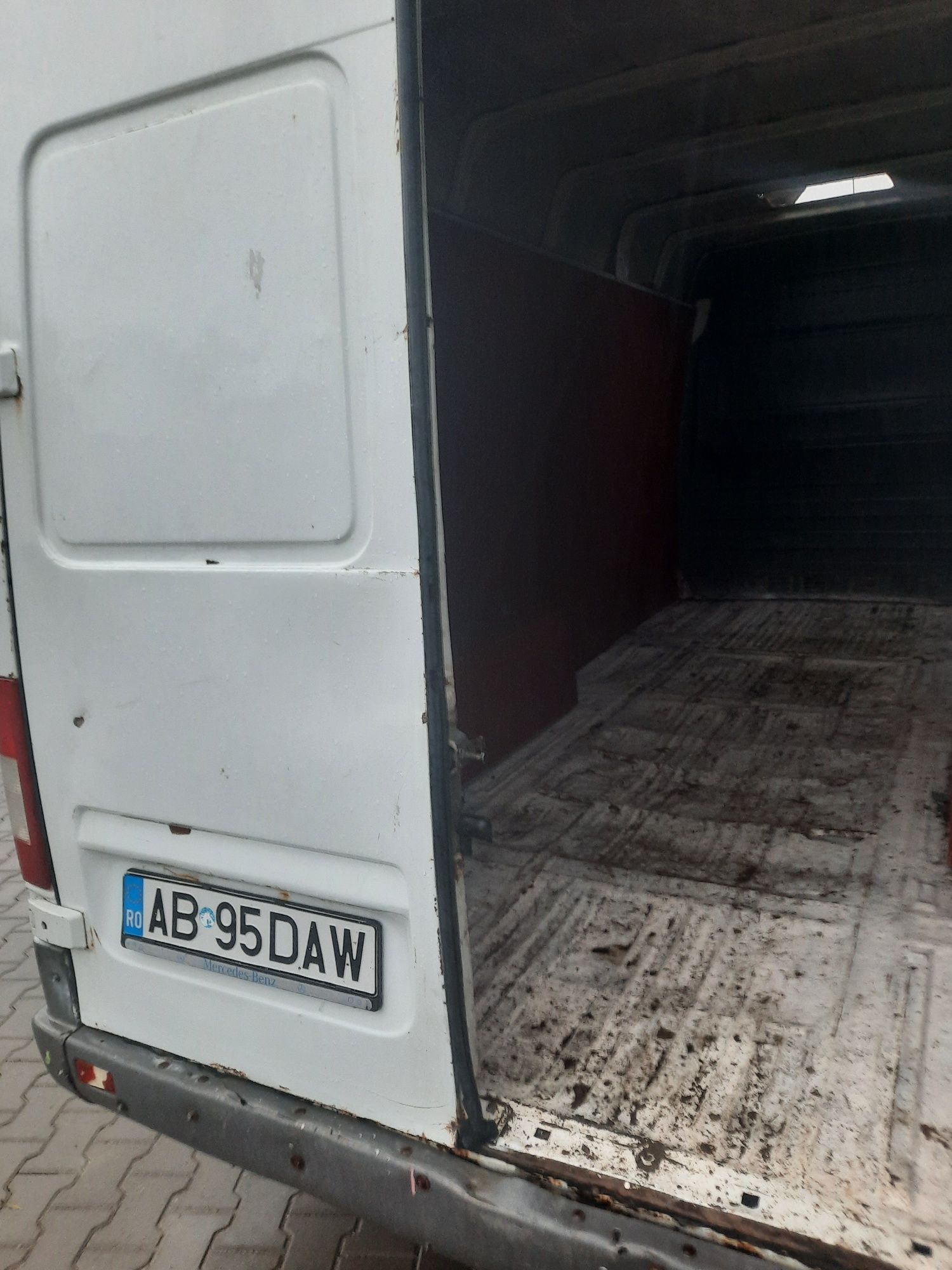 Vand mercedes sprinter 313 cdi 2006 fac și unele schimburi (și cu anim